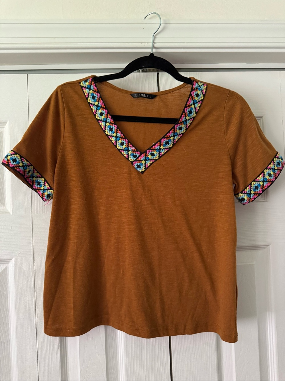 SHEIN Rust Short Sleeve V-Neck Top with Multicolor Embroidered Trim